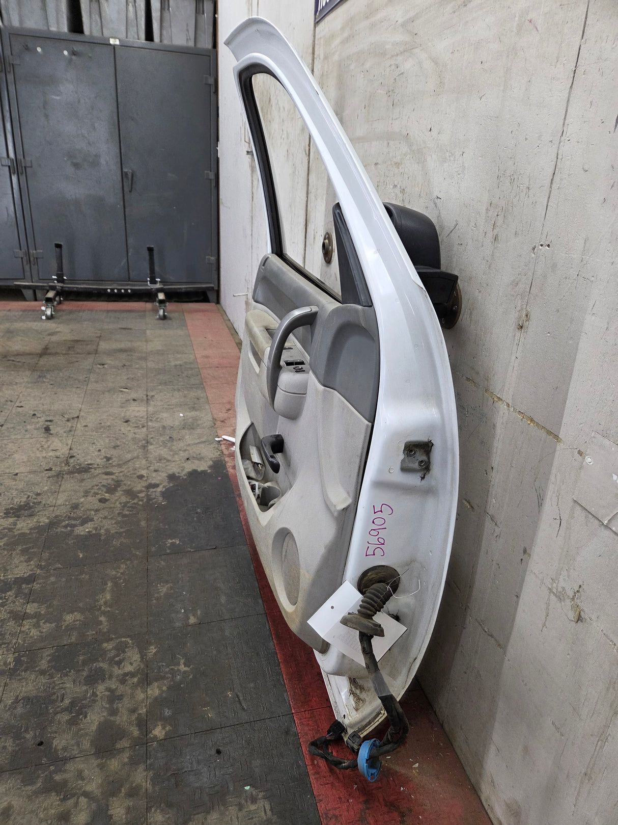 2007-2013 Chevrolet Silverado / GMC Sierra 1500 2500 3500 HD LH Front Driver Side Door