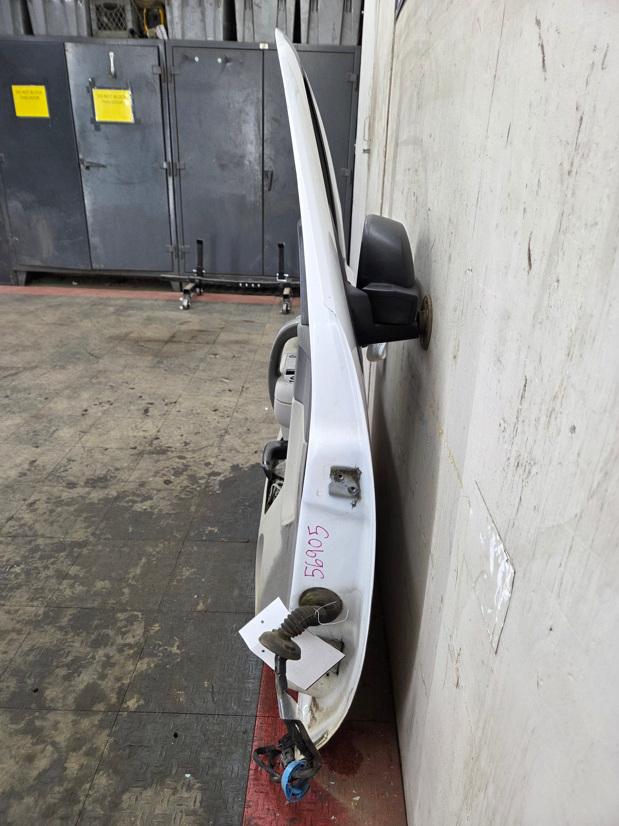 2007-2013 Chevrolet Silverado / GMC Sierra 1500 2500 3500 HD LH Front Driver Side Door