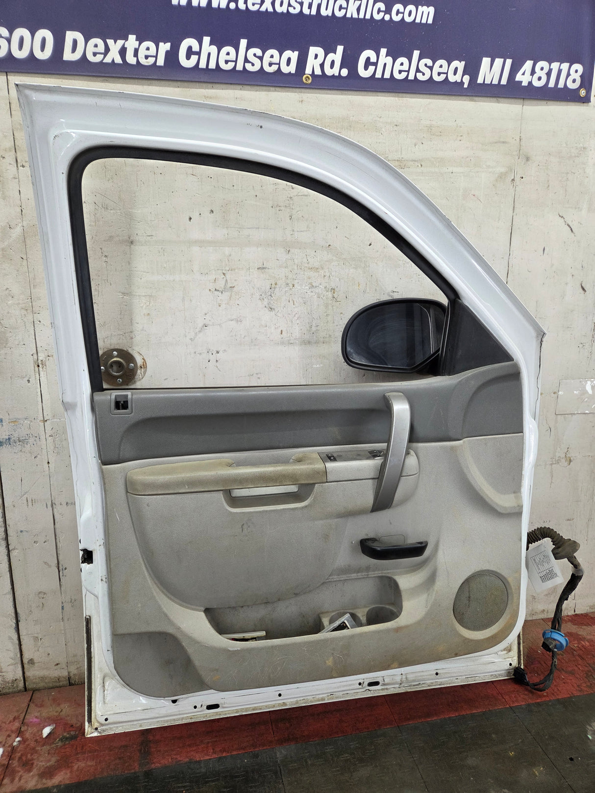 2007-2013 Chevrolet Silverado / GMC Sierra 1500 2500 3500 HD LH Front Driver Side Door