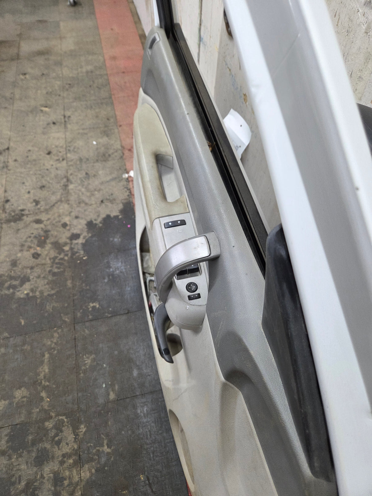 2007-2013 Chevrolet Silverado / GMC Sierra 1500 2500 3500 HD LH Front Driver Side Door