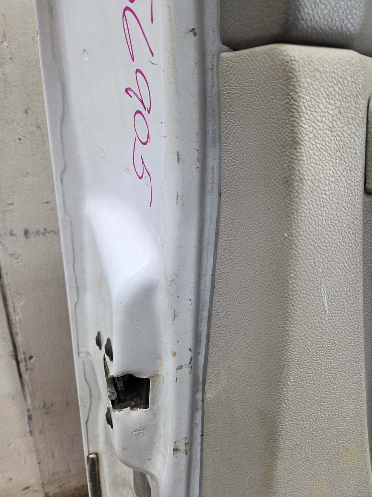 2007-2013 Chevrolet Silverado / GMC Sierra 1500 2500 3500 HD LH Front Driver Side Door