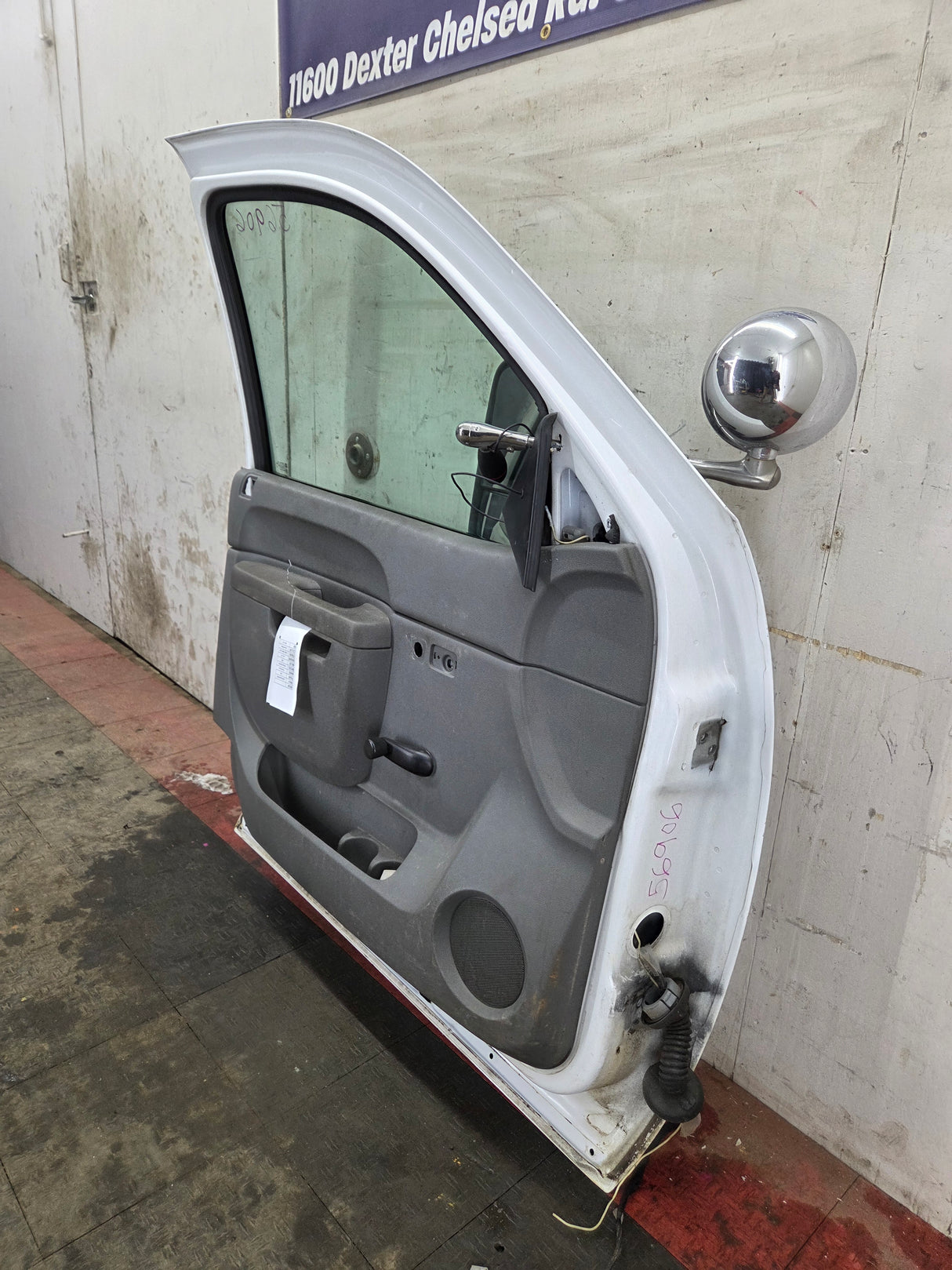 2007-2013 Chevrolet Silverado / GMC Sierra 1500 2500 3500 HD LH Front Driver Side Door