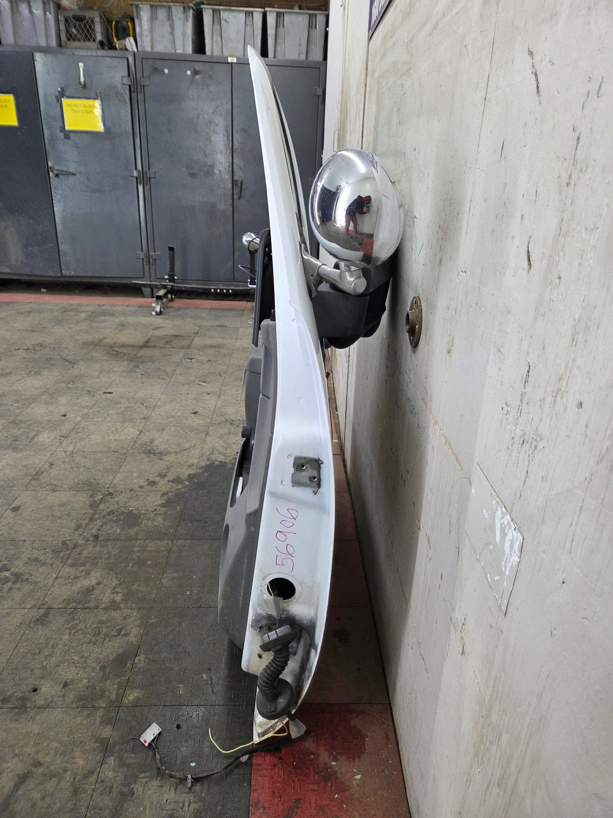 2007-2013 Chevrolet Silverado / GMC Sierra 1500 2500 3500 HD LH Front Driver Side Door