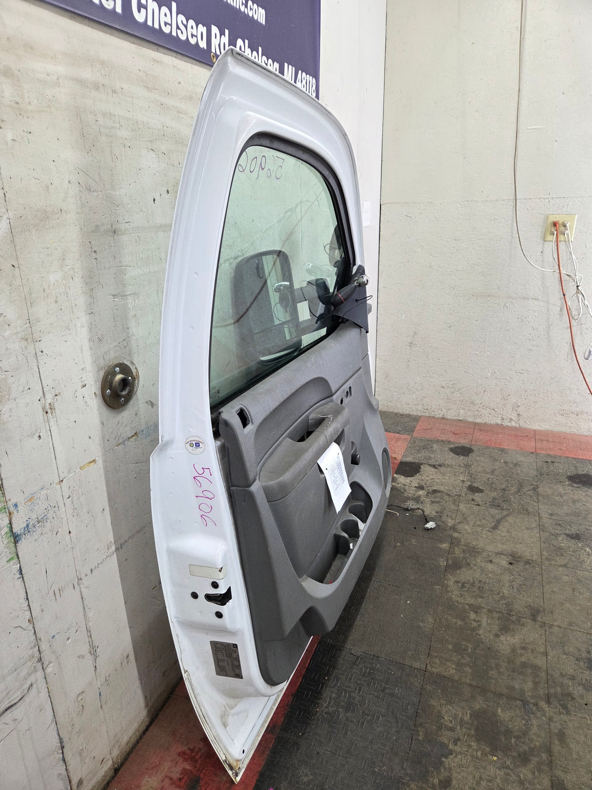 2007-2013 Chevrolet Silverado / GMC Sierra 1500 2500 3500 HD LH Front Driver Side Door