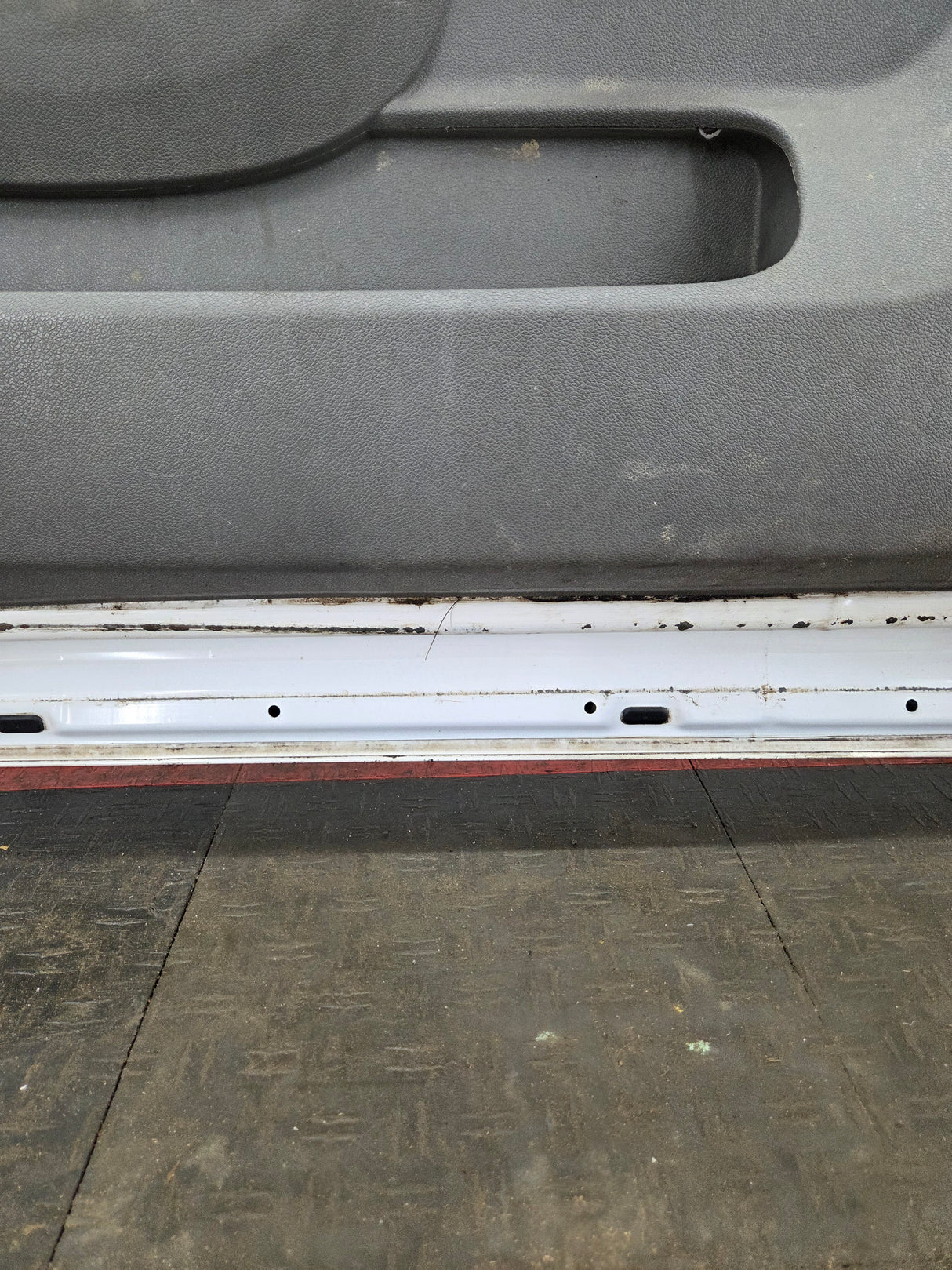 2007-2013 Chevrolet Silverado / GMC Sierra 1500 2500 3500 HD LH Front Driver Side Door