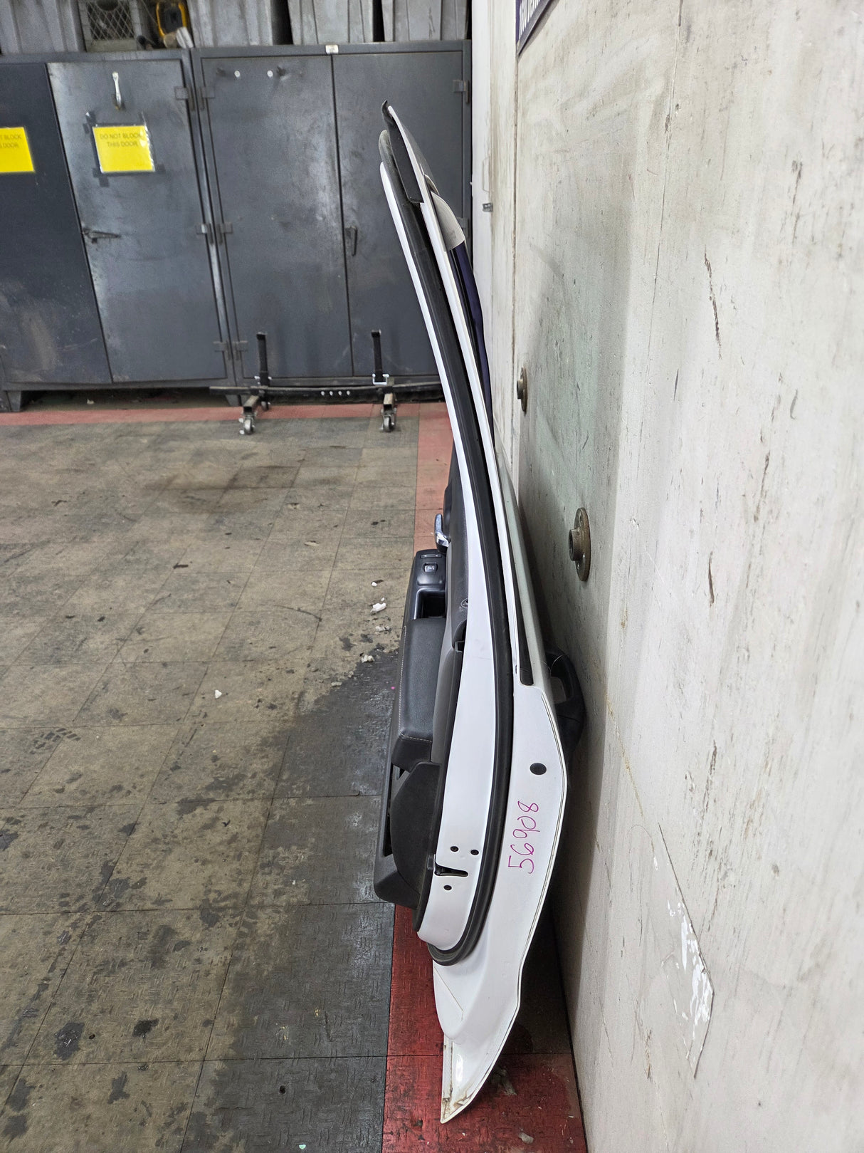 2014-2019 Chevrolet Silverado / GMC Sierra RH Front Passenger Side Crew Cab Door 1500 25000 3500 HD