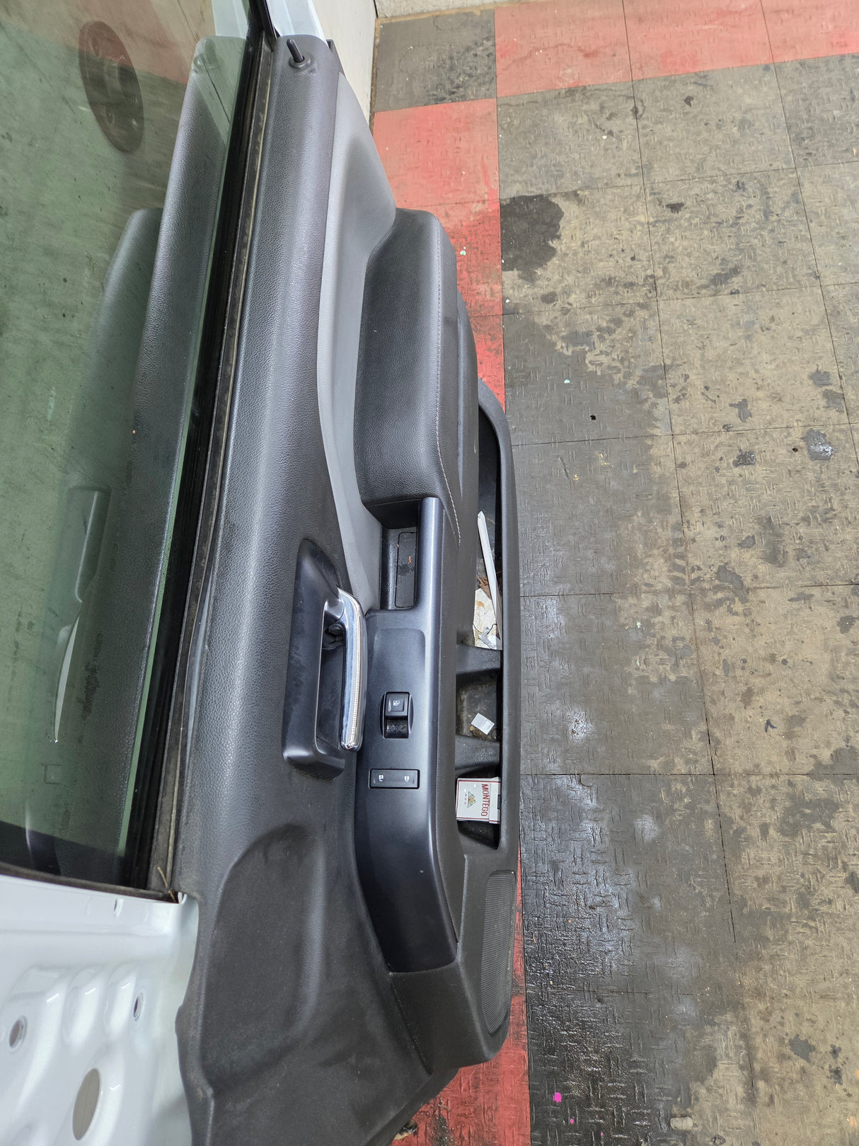 2014-2019 Chevrolet Silverado / GMC Sierra RH Front Passenger Side Crew Cab Door 1500 25000 3500 HD