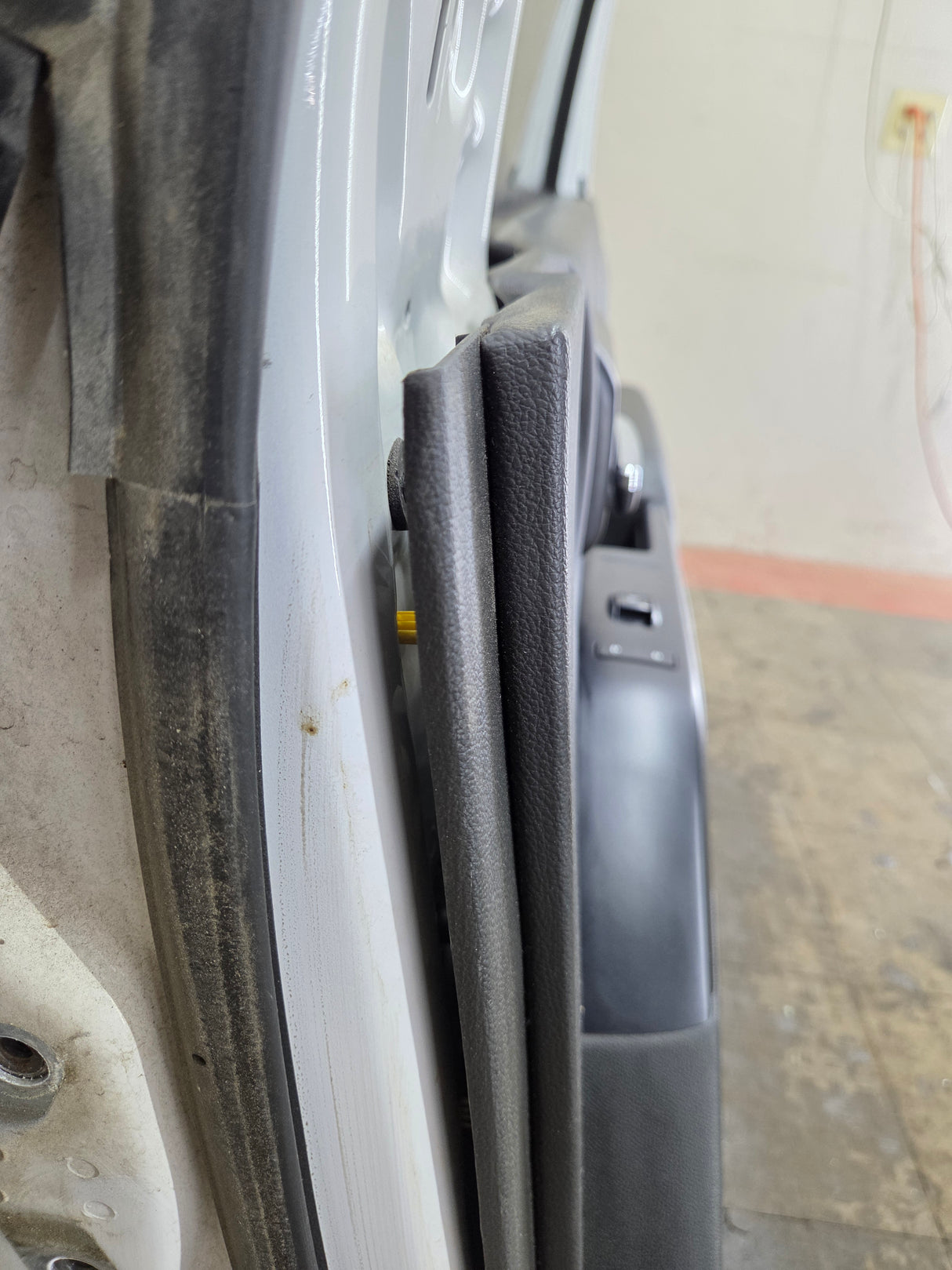 2014-2019 Chevrolet Silverado / GMC Sierra RH Front Passenger Side Crew Cab Door 1500 25000 3500 HD