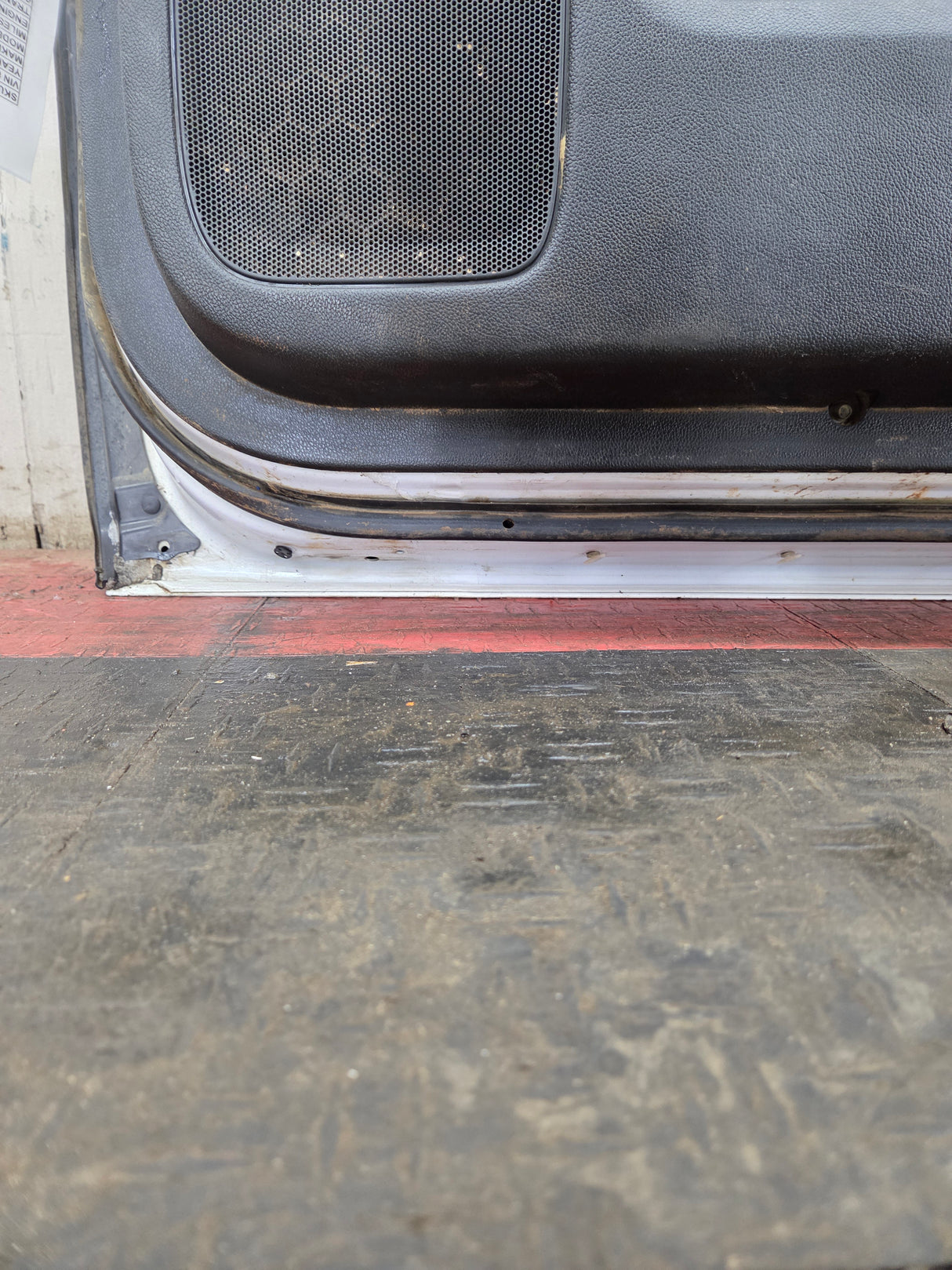 2014-2019 Chevrolet Silverado / GMC Sierra RH Front Passenger Side Crew Cab Door 1500 25000 3500 HD