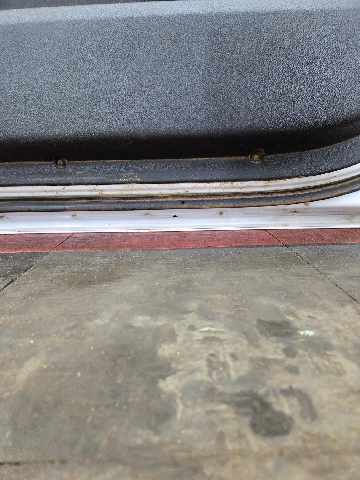 2014-2019 Chevrolet Silverado / GMC Sierra RH Front Passenger Side Crew Cab Door 1500 25000 3500 HD