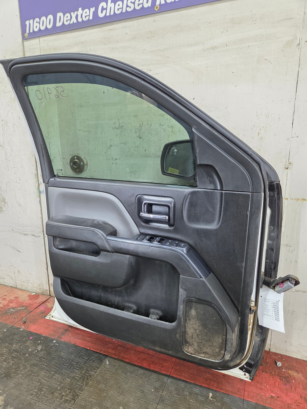 2014-2019 Chevrolet Silverado / GMC Sierra LH Front Driver Side Crew Cab Door 1500 25000 3500 HD