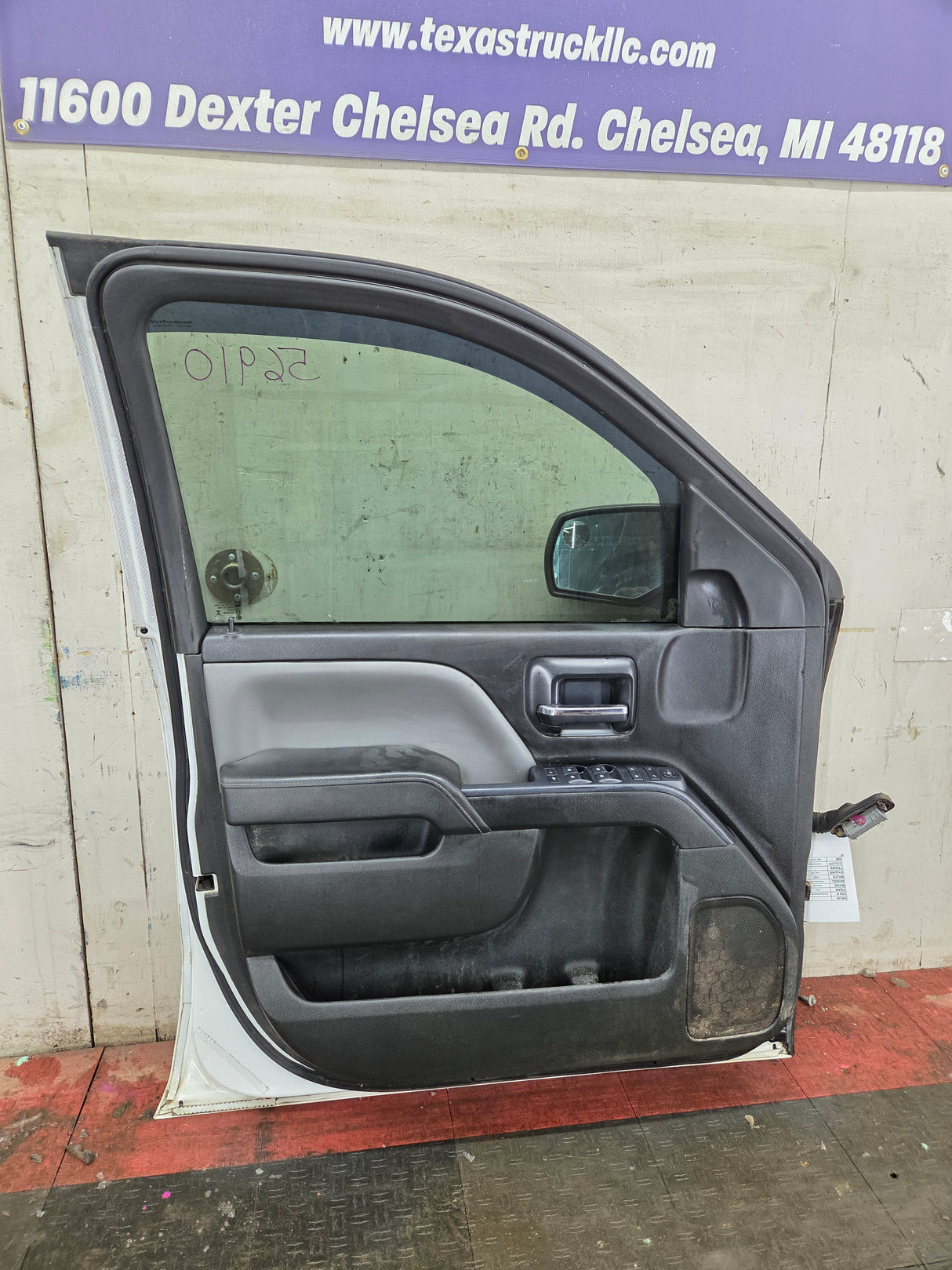 2014-2019 Chevrolet Silverado / GMC Sierra LH Front Driver Side Crew Cab Door 1500 25000 3500 HD