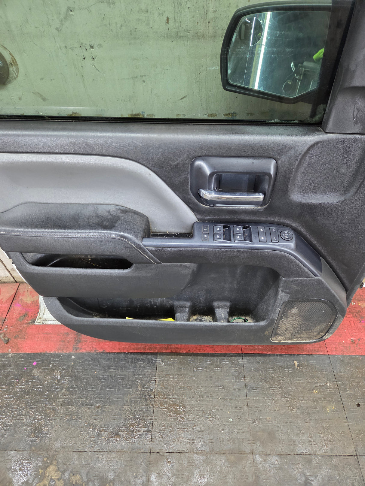 2014-2019 Chevrolet Silverado / GMC Sierra LH Front Driver Side Crew Cab Door 1500 25000 3500 HD