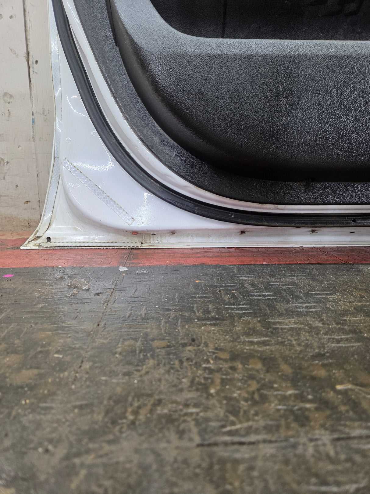 2014-2019 Chevrolet Silverado / GMC Sierra LH Front Driver Side Crew Cab Door 1500 25000 3500 HD