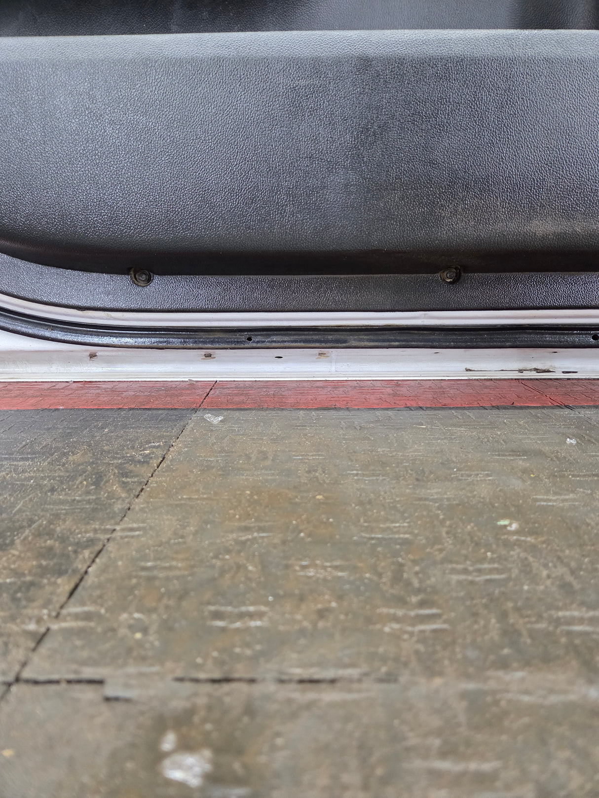 2014-2019 Chevrolet Silverado / GMC Sierra LH Front Driver Side Crew Cab Door 1500 25000 3500 HD