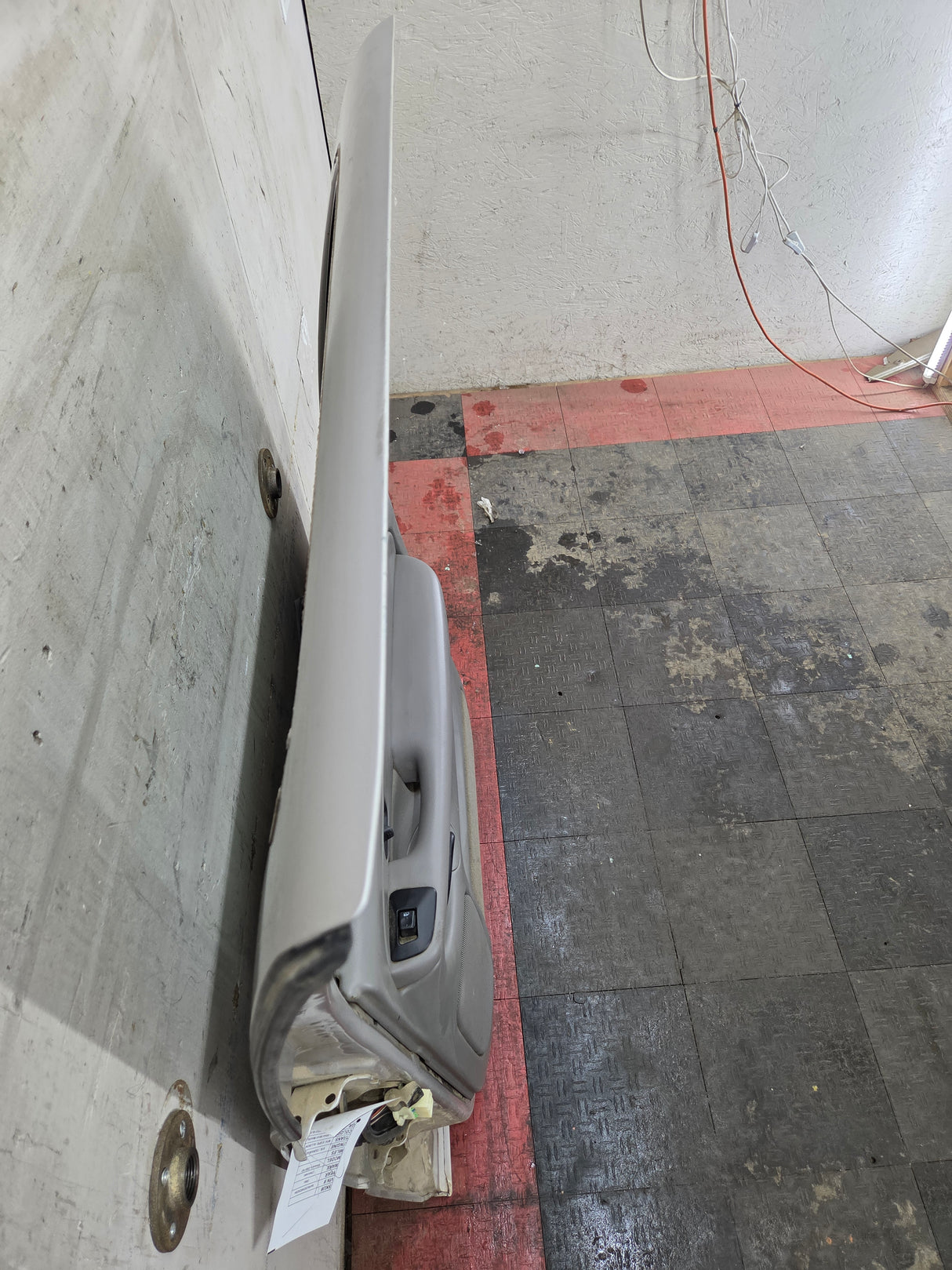 1999-2006 Chevrolet Silverado / GMC Sierra 1500 2500 3500 HD Rear Passenger side Crew Cab rear door RH - Fine Silver Birch Metallic