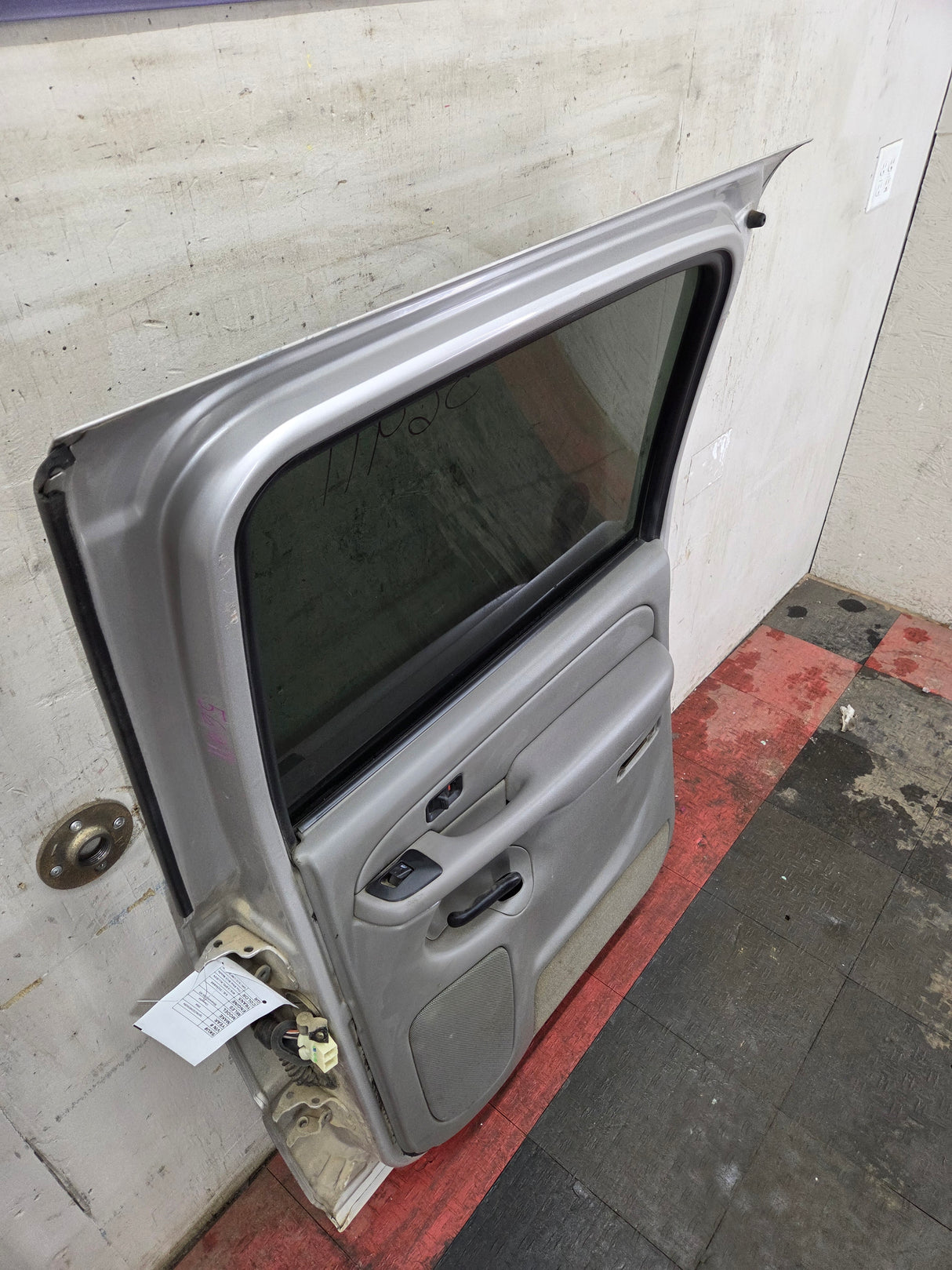 1999-2006 Chevrolet Silverado / GMC Sierra 1500 2500 3500 HD Rear Passenger side Crew Cab rear door RH - Fine Silver Birch Metallic