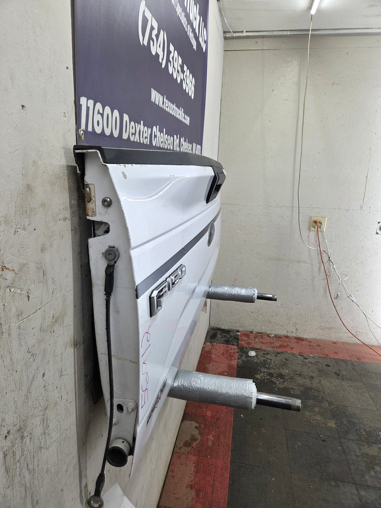 2015-2017 Ford F150 Tailgate - Oxford White