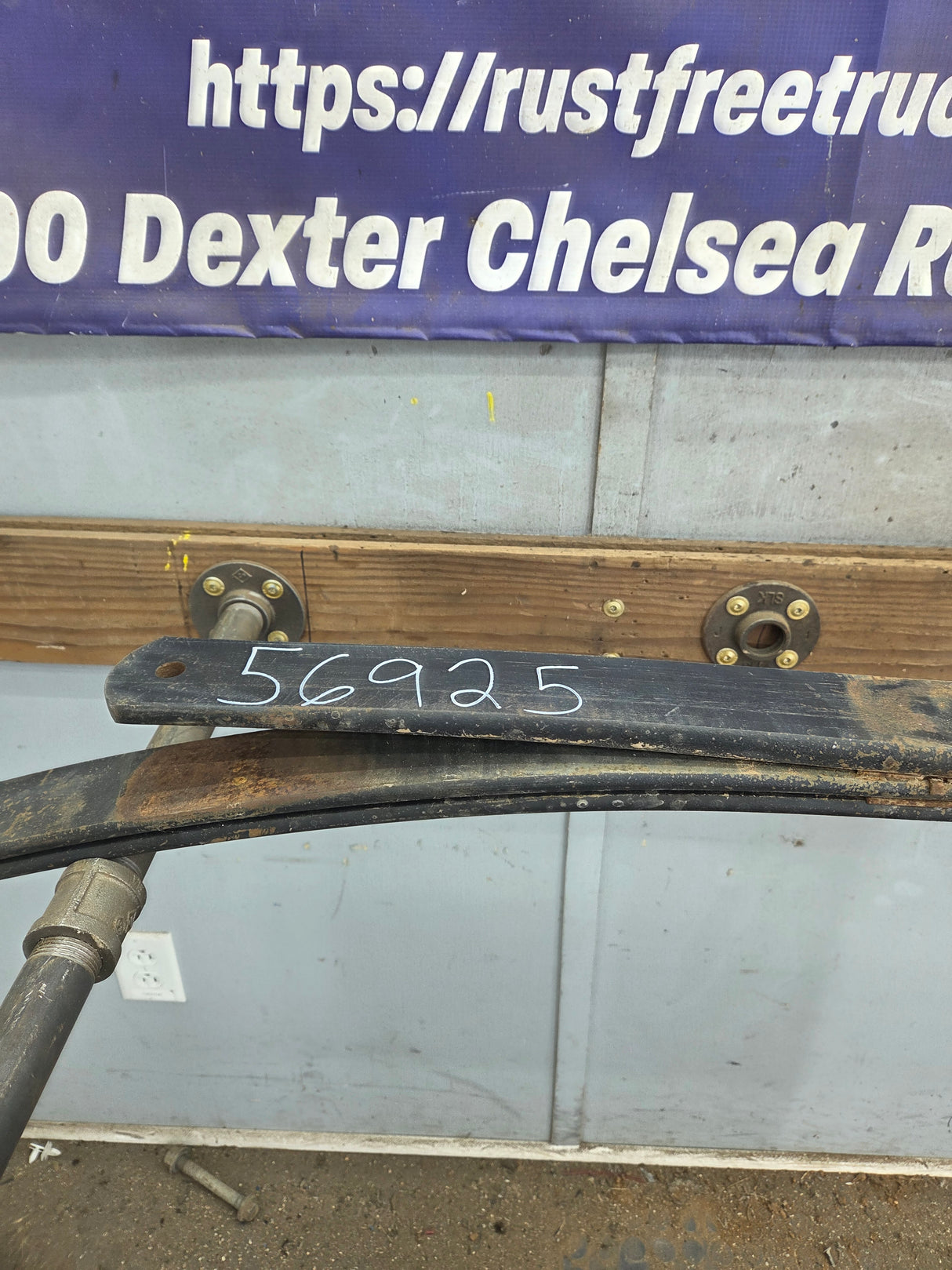 1999-2006 Chevrolet Silverado / GMC Sierra 1500 Rear Leaf Spring - (1)