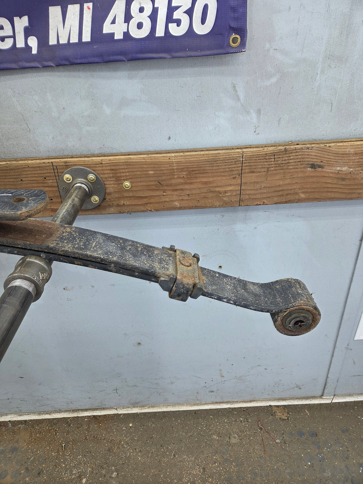 1999-2006 Chevrolet Silverado / GMC Sierra 1500 Rear Leaf Spring - (1)