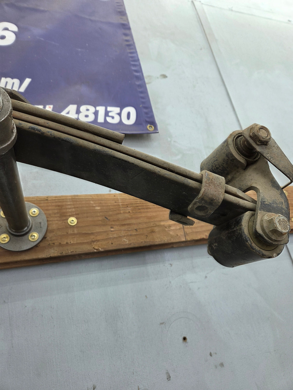 1999-2007 Ford F250 F350 Super Duty Rear Leaf Spring (1)