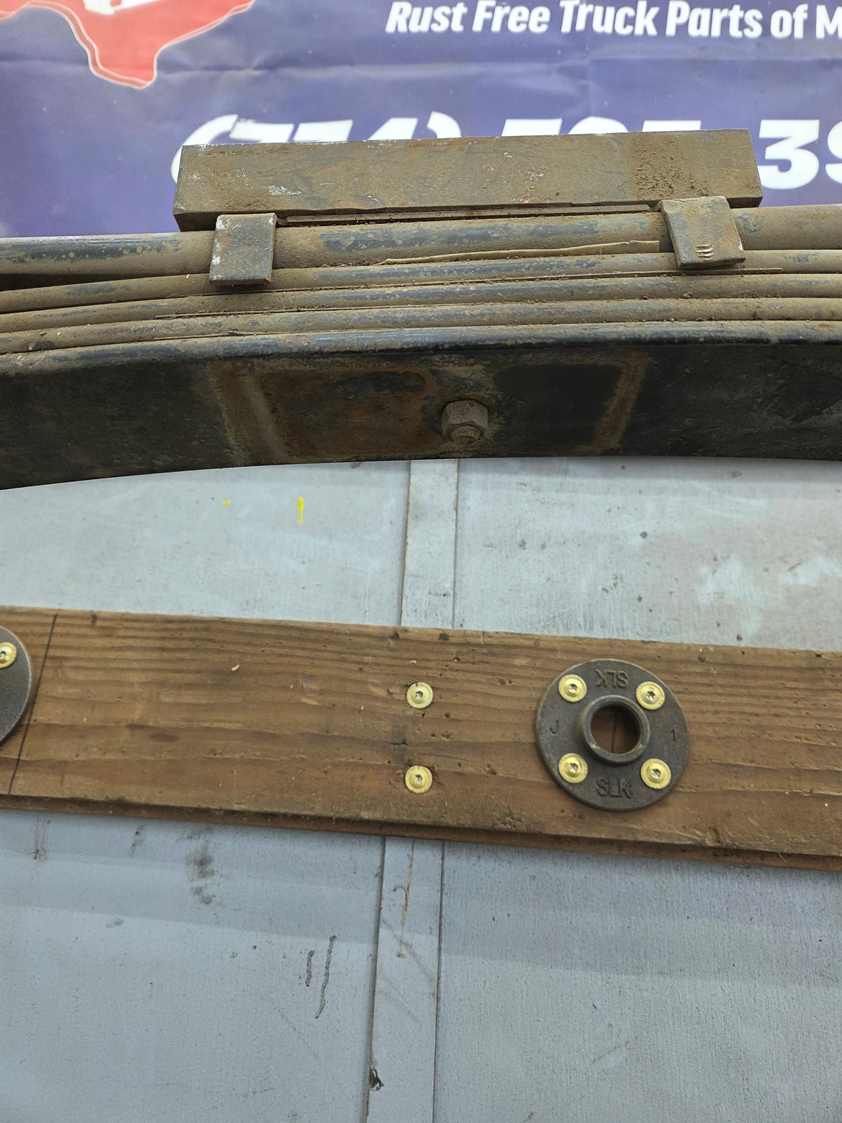 1999-2007 Ford F250 F350 Super Duty Rear Leaf Spring (1)