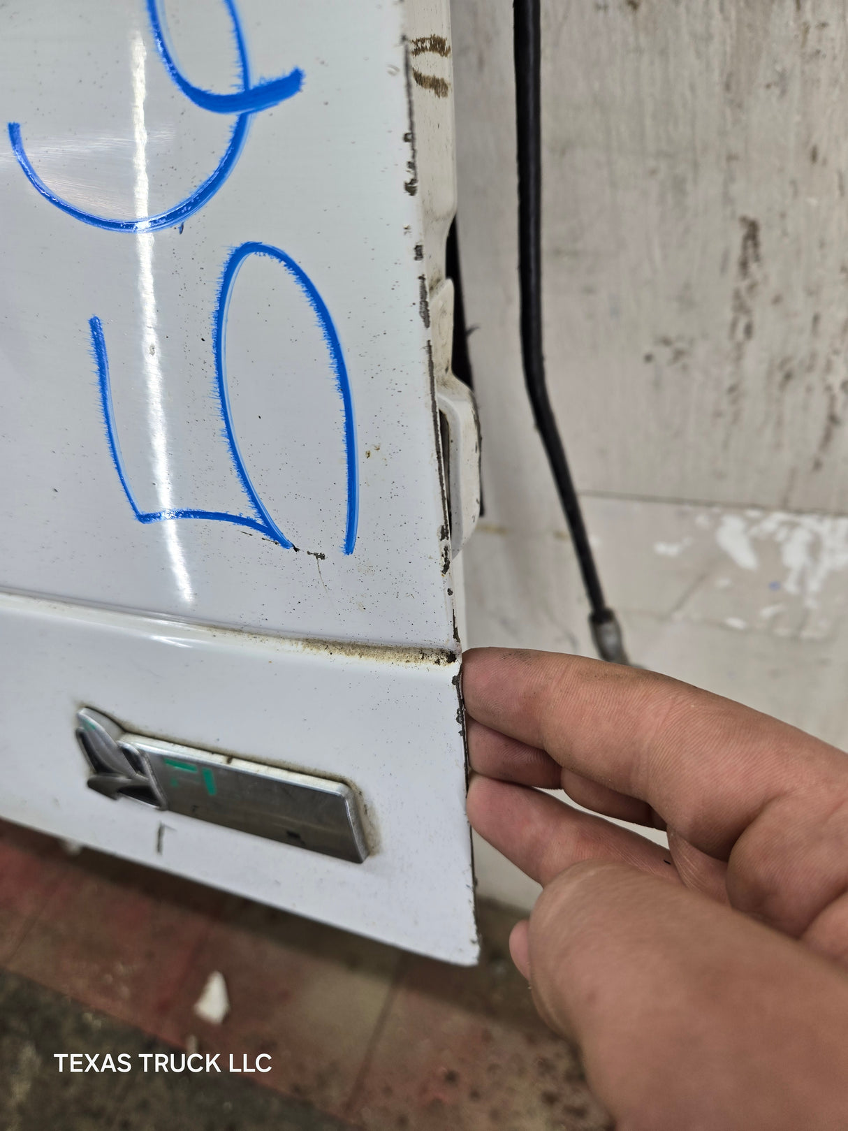 2008-2016 Ford Super Duty Tailgate With Step F250 F350 F450 F550 - Oxford White