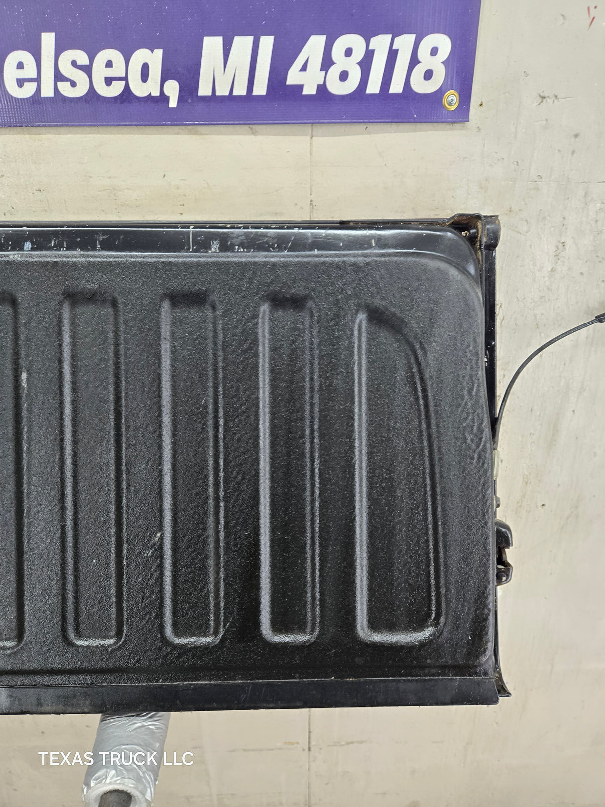 2007-2013 Chevrolet Silverado / GMC Sierra 1500 2500 3500 HD Tailgate