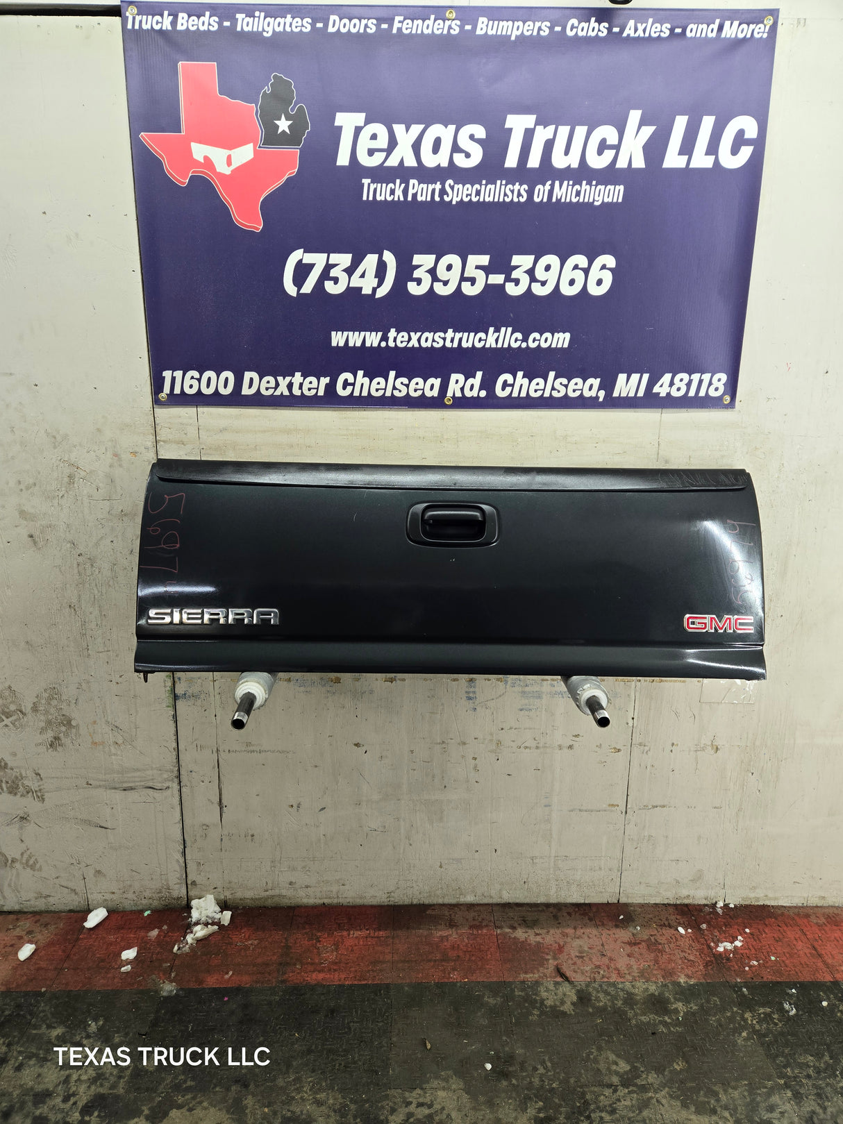 1999-2007 Chevrolet Silverado / GMC Sierra 1500 2500 3500 Tailgate - Dark Grey