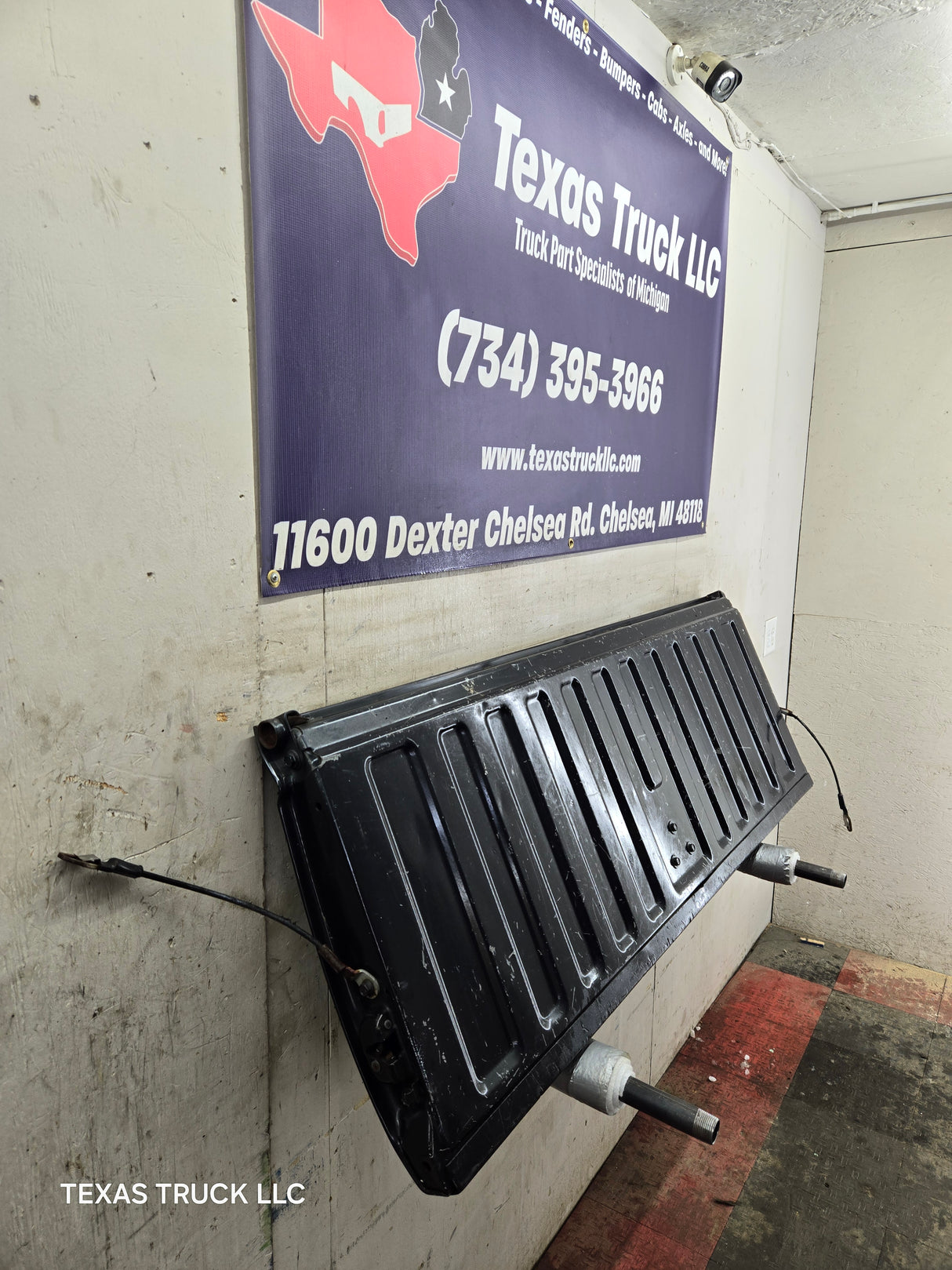 1999-2007 Chevrolet Silverado / GMC Sierra 1500 2500 3500 Tailgate - Dark Grey