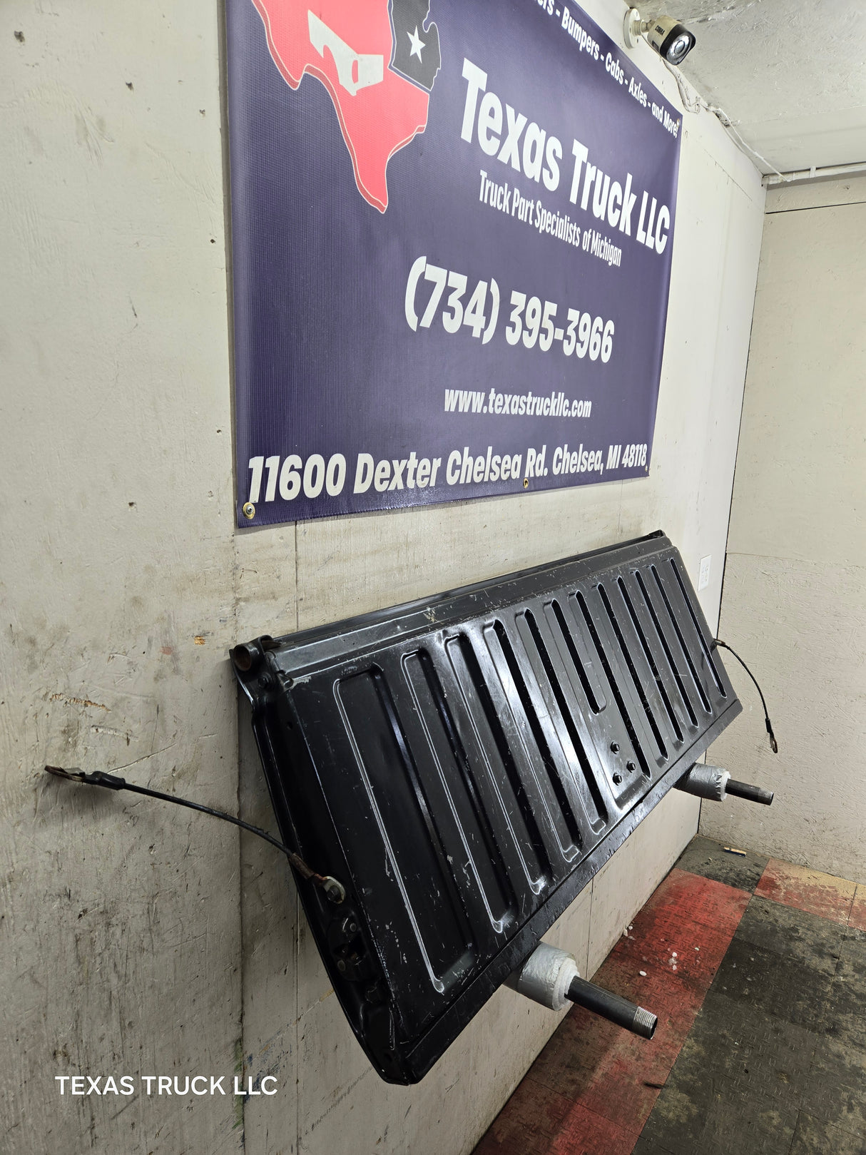 1999-2007 Chevrolet Silverado / GMC Sierra 1500 2500 3500 Tailgate - Dark Grey