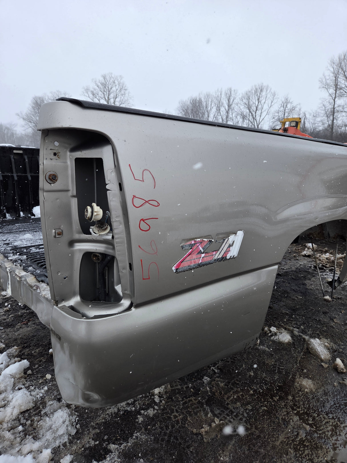 1999-2007 Chevrolet Silverado / GMC Sierra 1500 2500 3500 HD 8' Long Bed Truck Bed