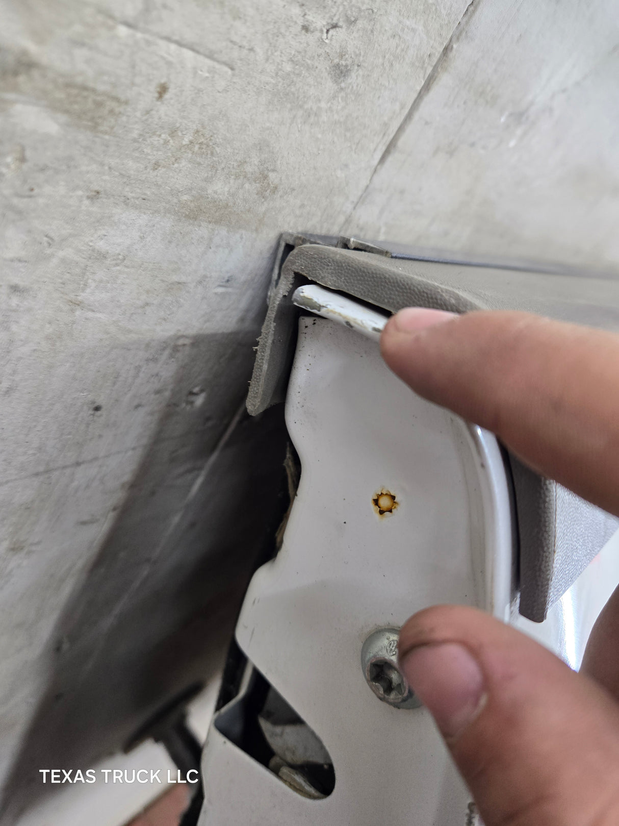 2008-2016 Ford Super Duty Tailgate with step F250 F350 F450 F550 - Pearl White