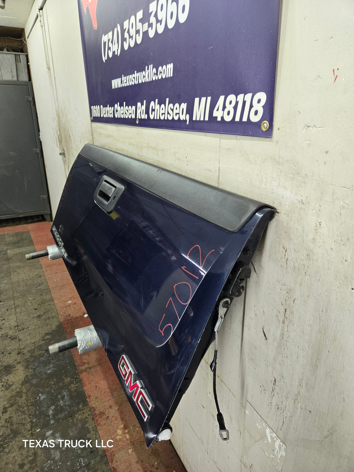 2007-2013 Chevrolet Silverado / GMC Sierra 1500 2500 3500 HD Tailgate