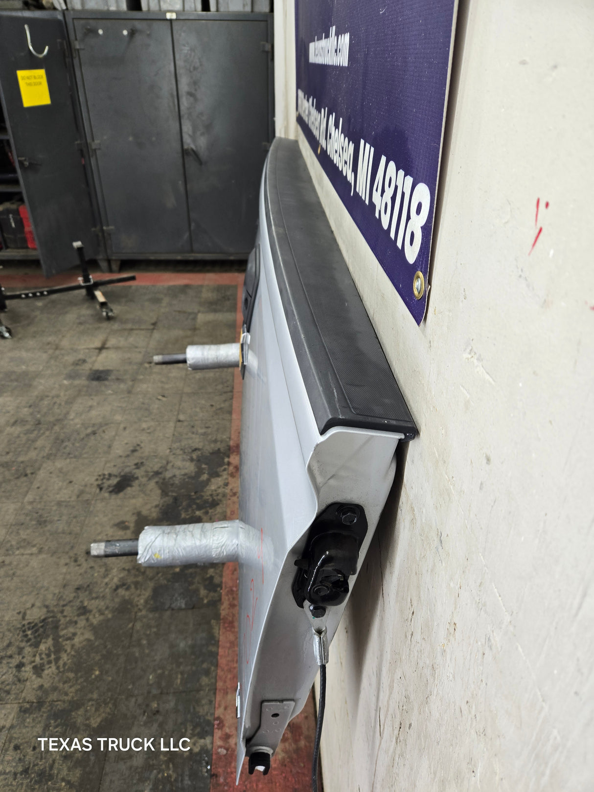 2014-2019 Chevrolet Silverado / GMC Sierra 1500 2500 3500 HD Tailgate