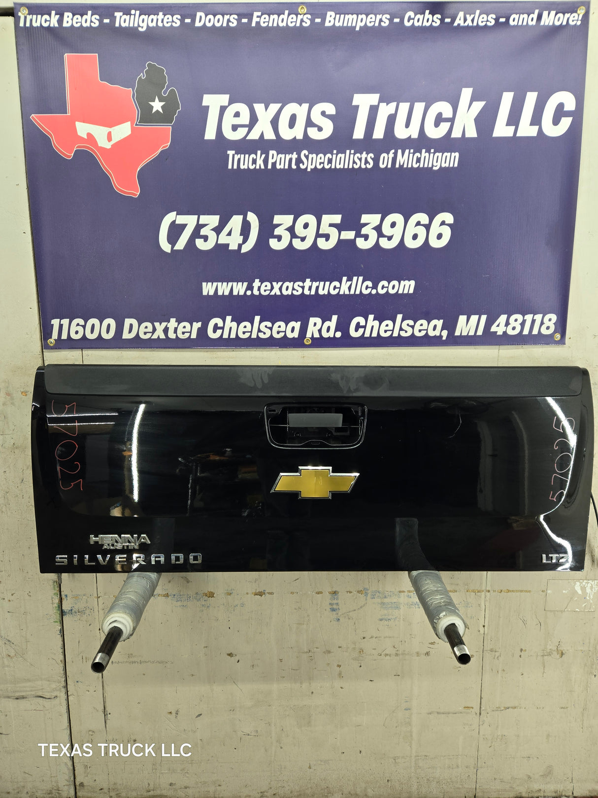 2007-2013 Chevrolet Silverado / GMC Sierra 1500 2500 3500 HD Tailgate