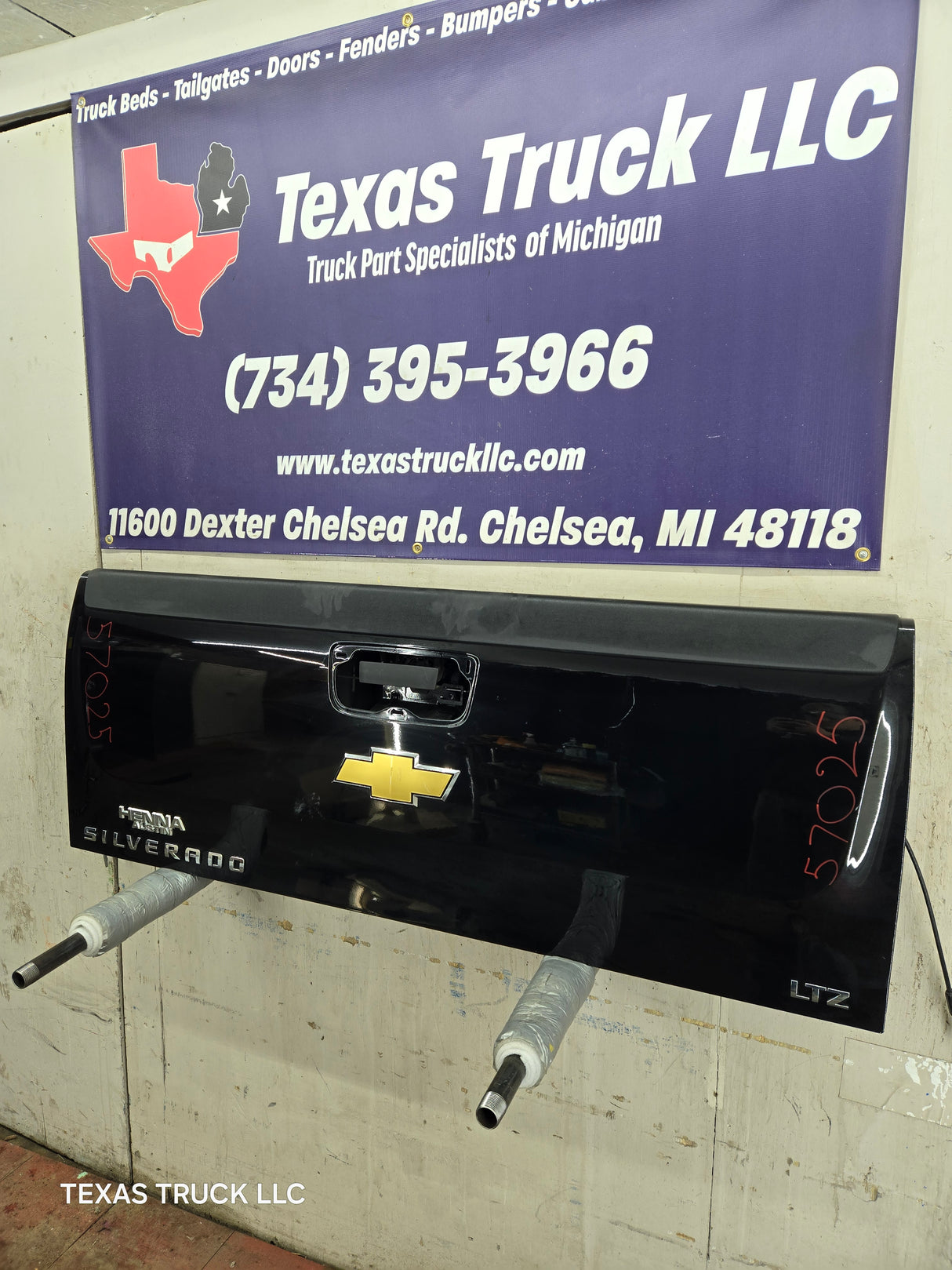 2007-2013 Chevrolet Silverado / GMC Sierra 1500 2500 3500 HD Tailgate