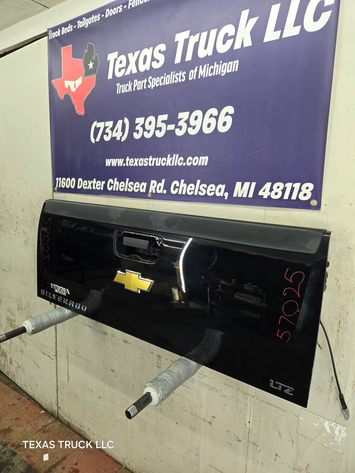 2007-2013 Chevrolet Silverado / GMC Sierra 1500 2500 3500 HD Tailgate