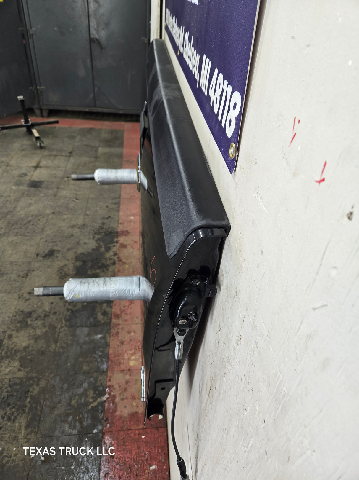 2007-2013 Chevrolet Silverado / GMC Sierra 1500 2500 3500 HD Tailgate