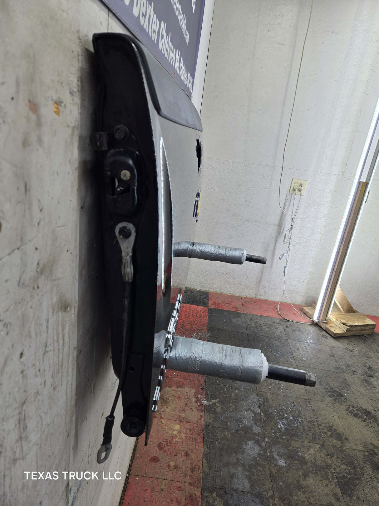 2007-2013 Chevrolet Silverado / GMC Sierra 1500 2500 3500 HD Tailgate