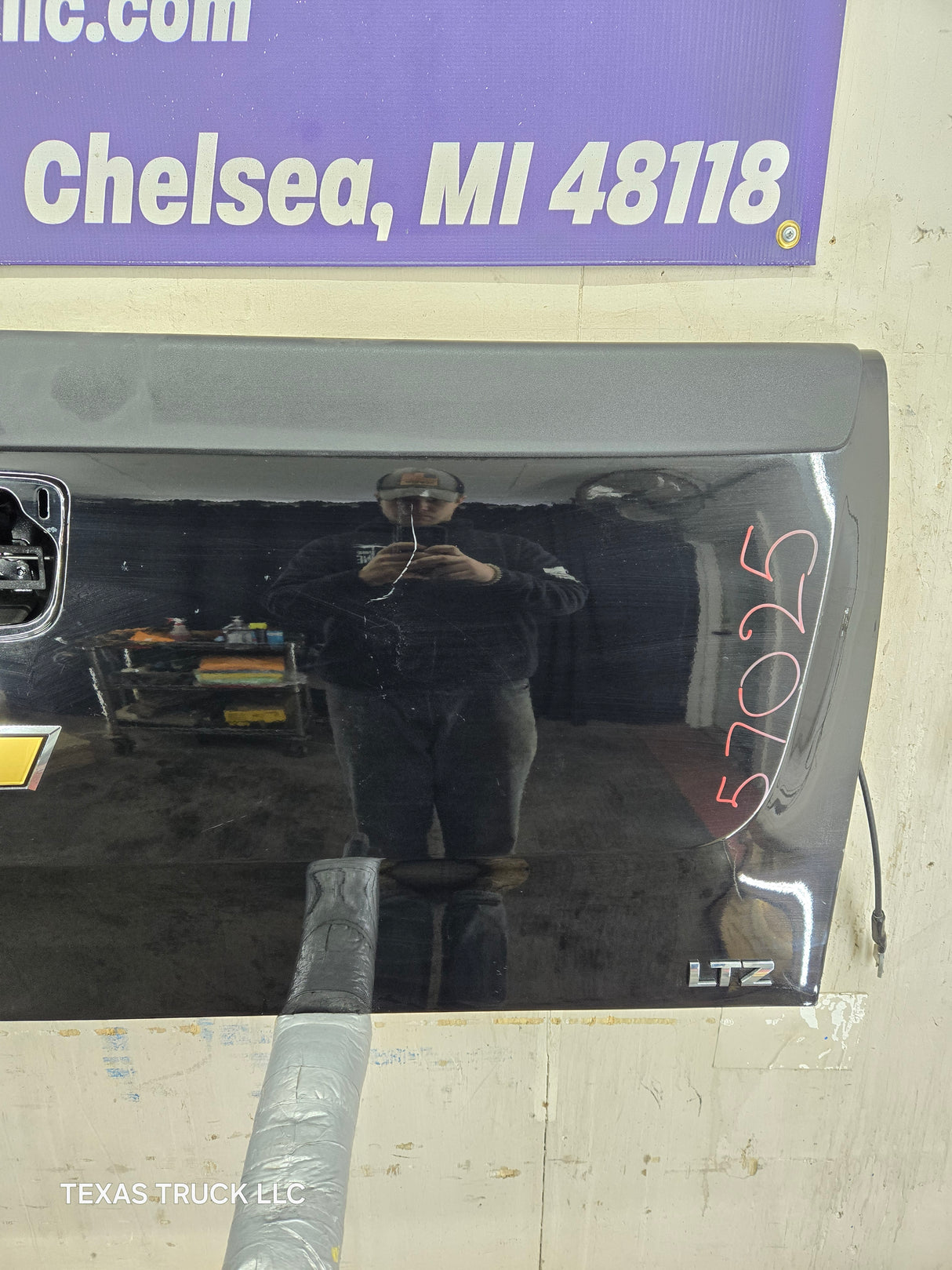 2007-2013 Chevrolet Silverado / GMC Sierra 1500 2500 3500 HD Tailgate