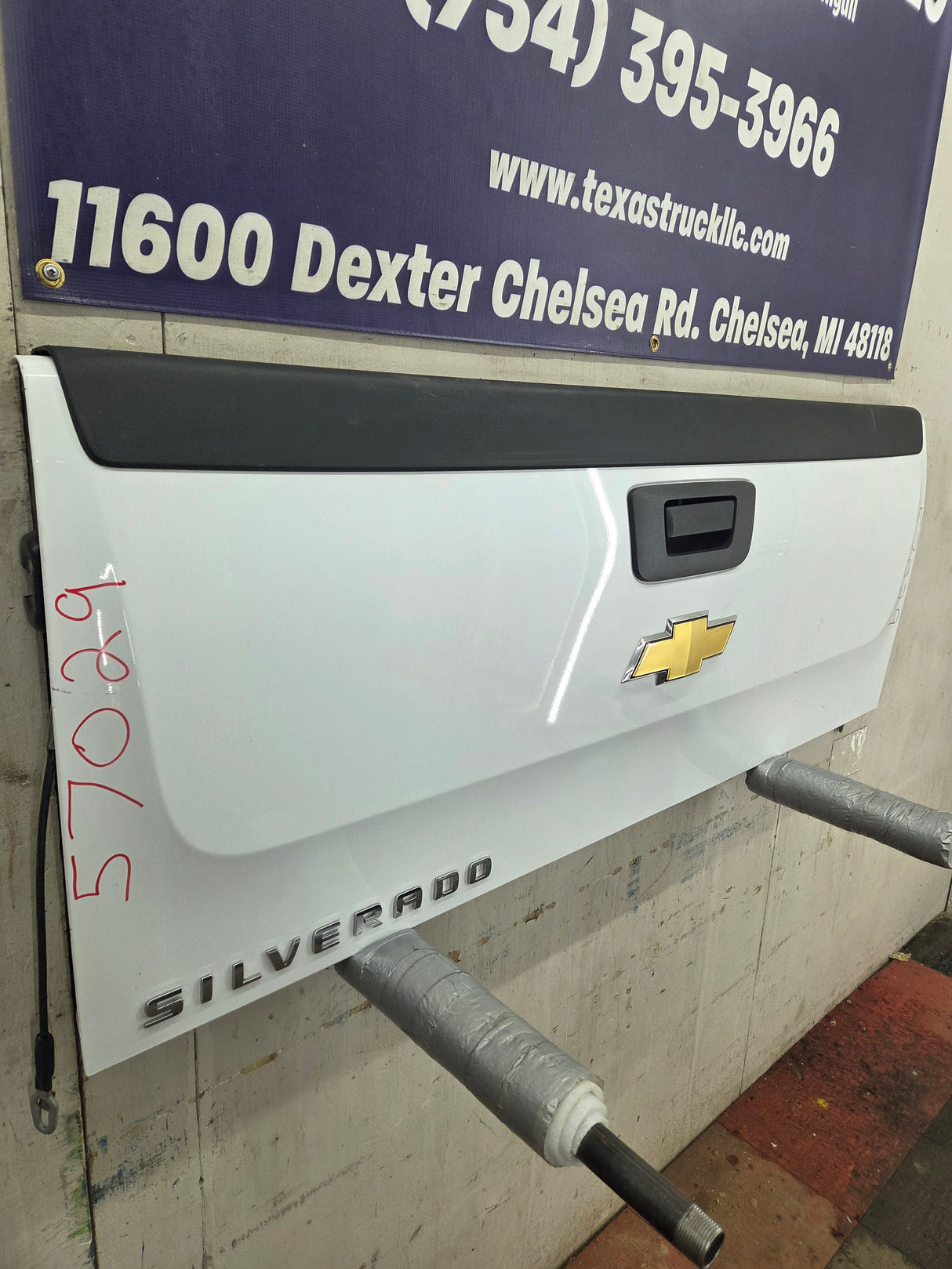 2007-2013 Chevrolet Silverado / GMC Sierra 1500 2500 3500 HD Tailgate