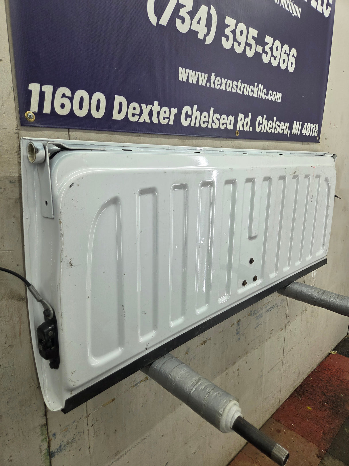 2007-2013 Chevrolet Silverado / GMC Sierra 1500 2500 3500 HD Tailgate