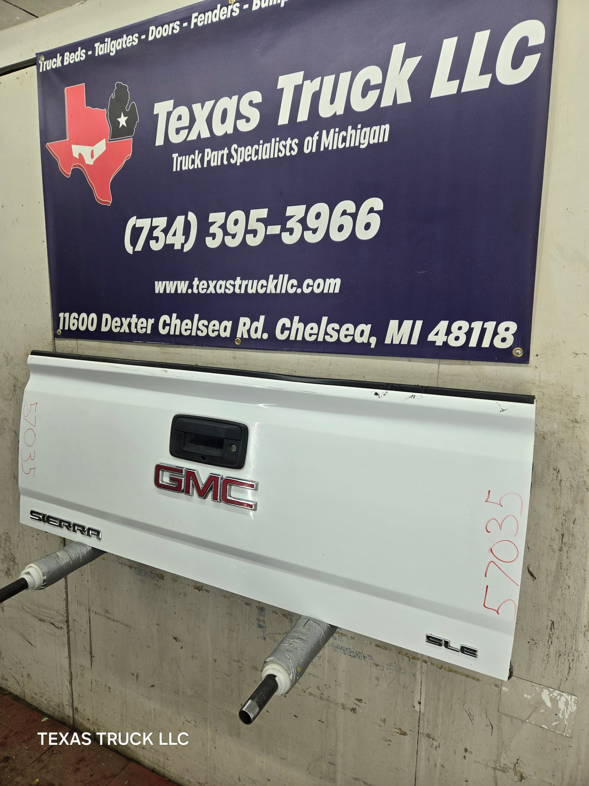 2014-2019 Chevrolet Silverado / GMC Sierra 1500 2500 3500 HD Tailgate - White