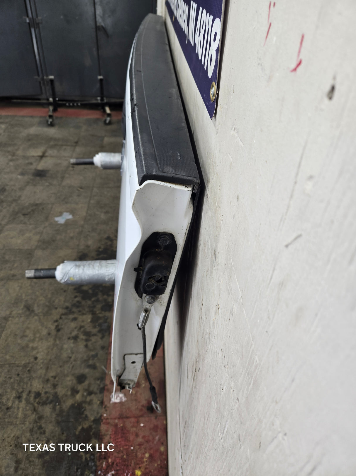 2014-2019 Chevrolet Silverado / GMC Sierra 1500 2500 3500 HD Tailgate - White