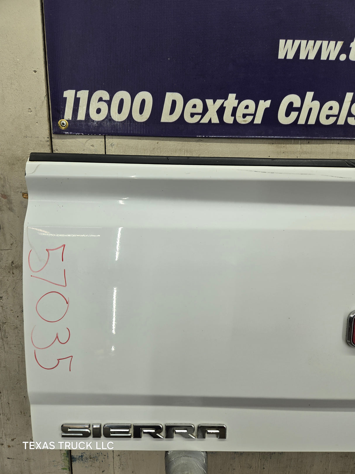 2014-2019 Chevrolet Silverado / GMC Sierra 1500 2500 3500 HD Tailgate - White