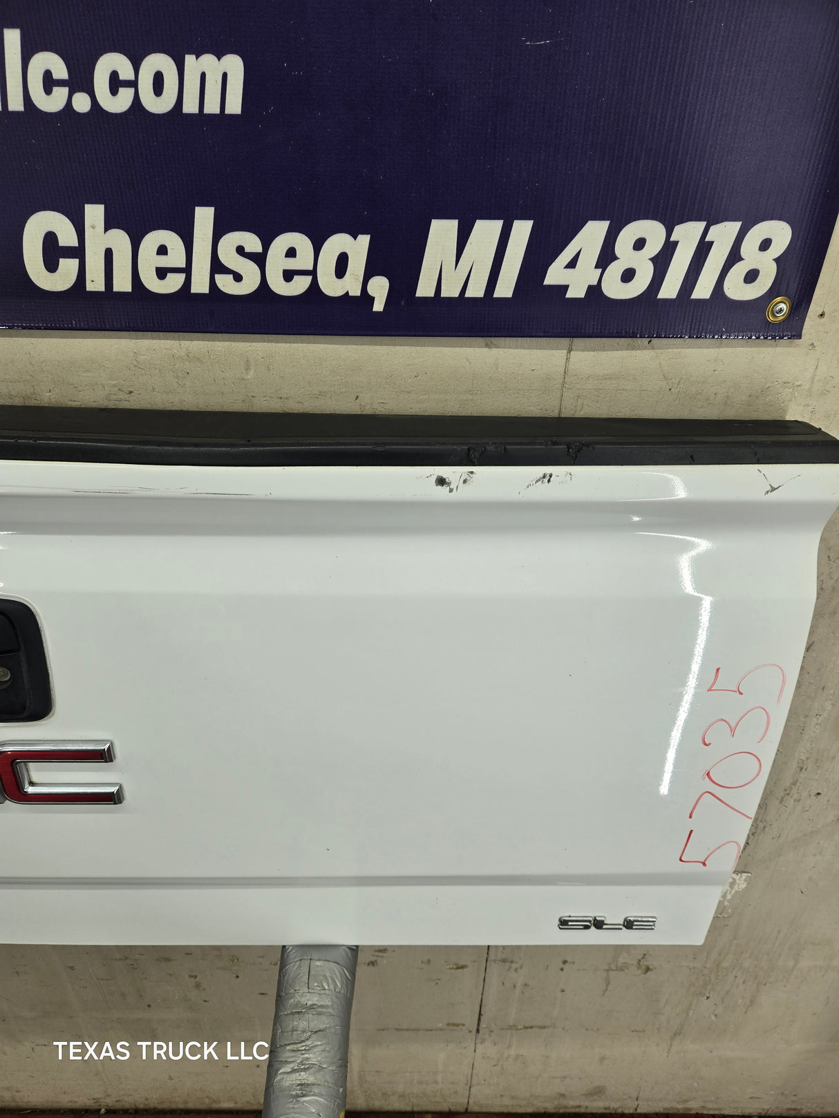 2014-2019 Chevrolet Silverado / GMC Sierra 1500 2500 3500 HD Tailgate - White