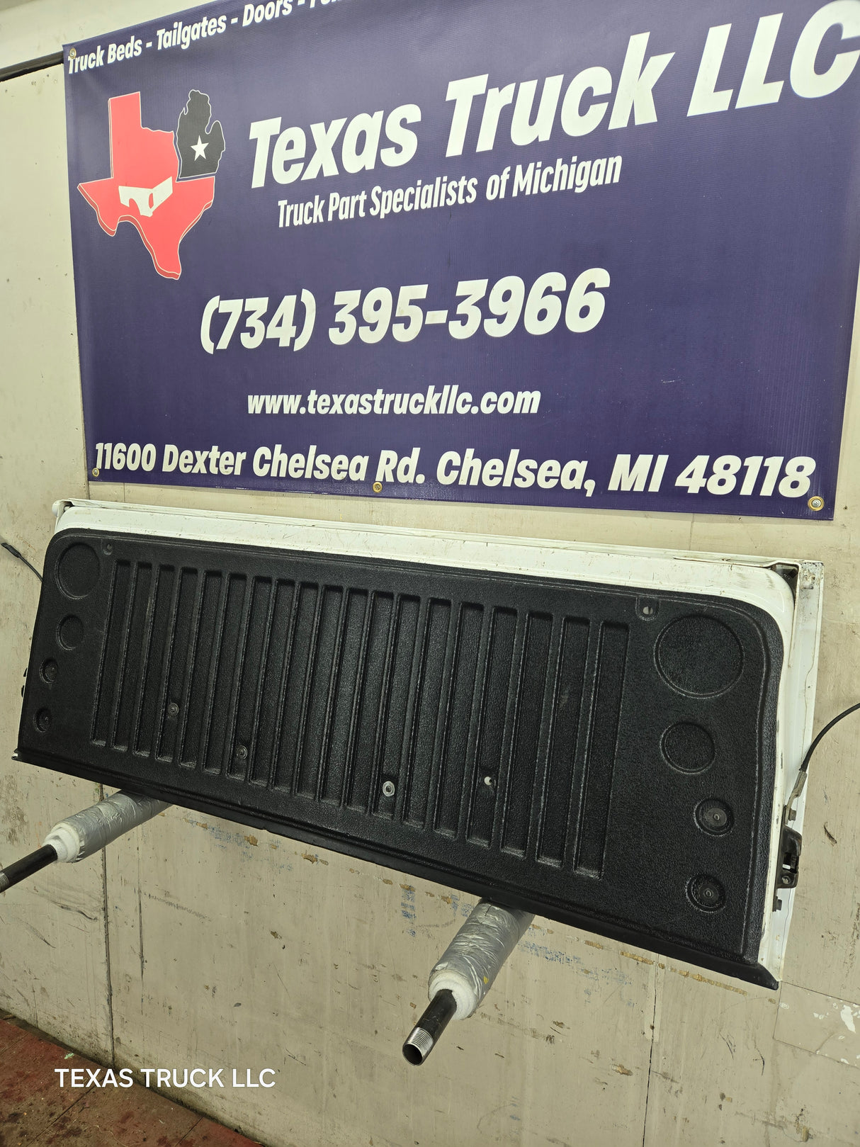 2014-2019 Chevrolet Silverado / GMC Sierra 1500 2500 3500 HD Tailgate - White