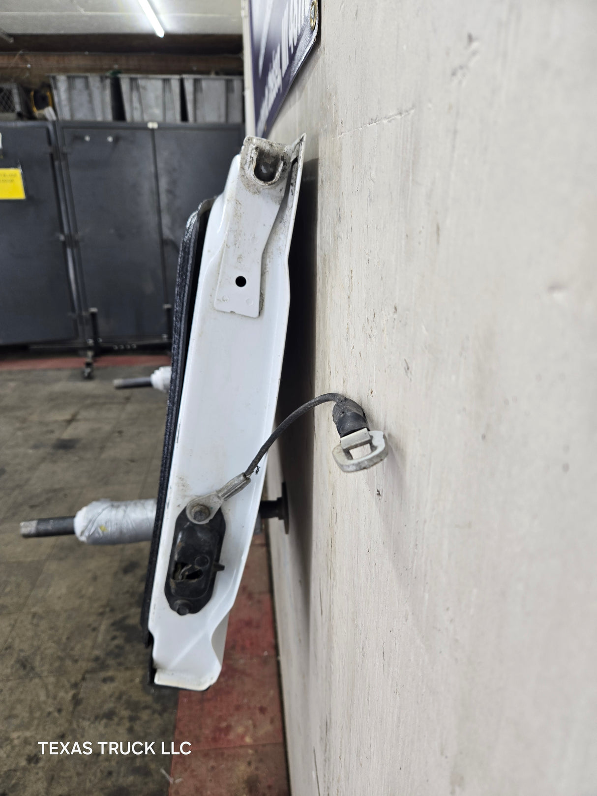 2014-2019 Chevrolet Silverado / GMC Sierra 1500 2500 3500 HD Tailgate - White