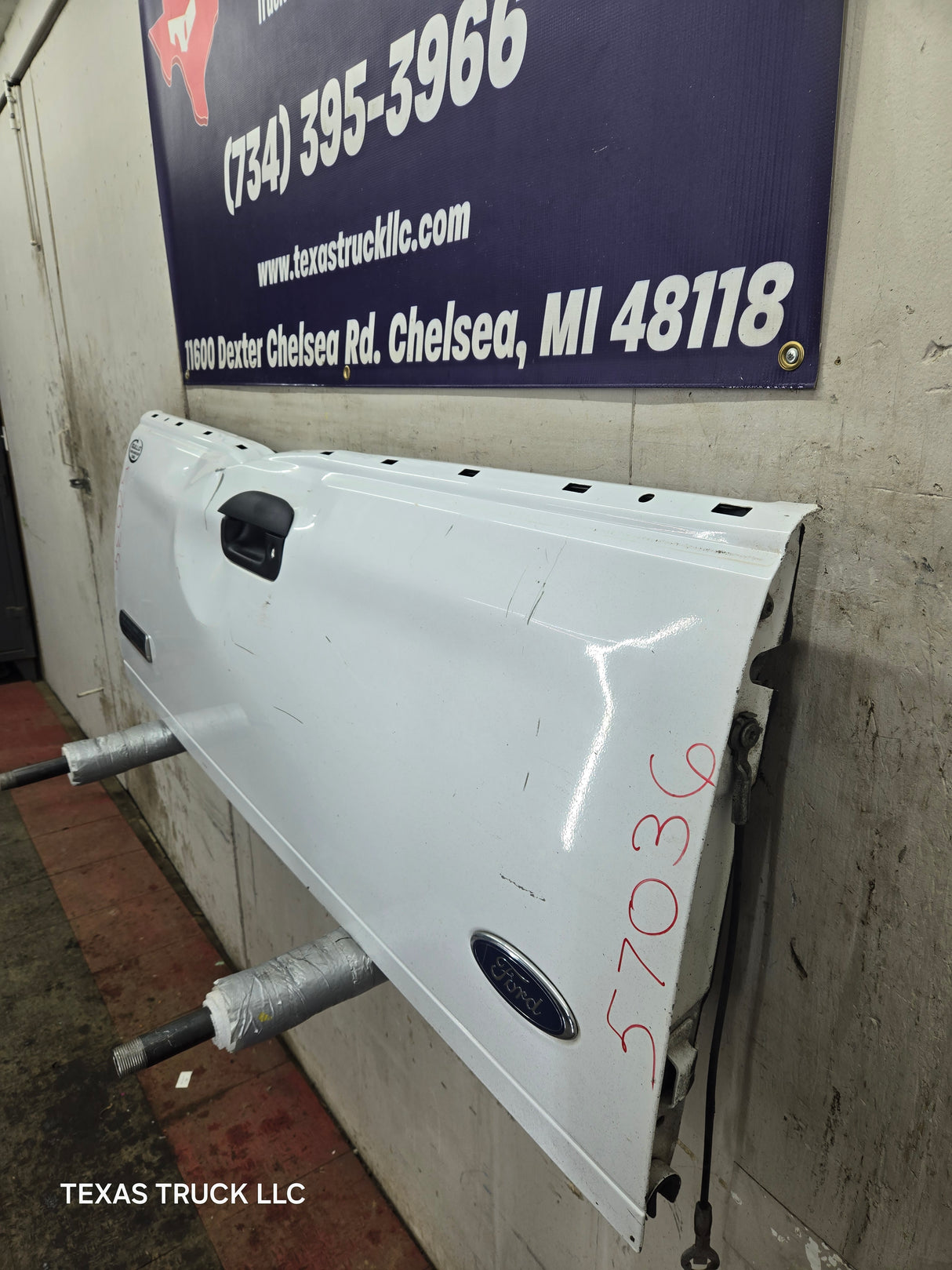 1997-2003 F150 / 1999-2007 Ford F250 F350 F450 F550 Super Duty Tailgate - White